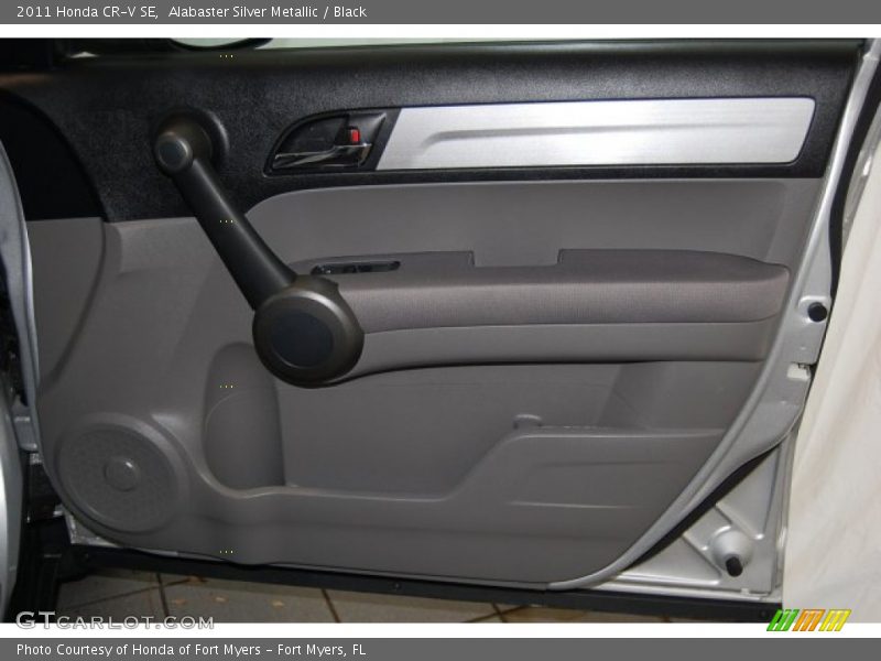 Alabaster Silver Metallic / Black 2011 Honda CR-V SE