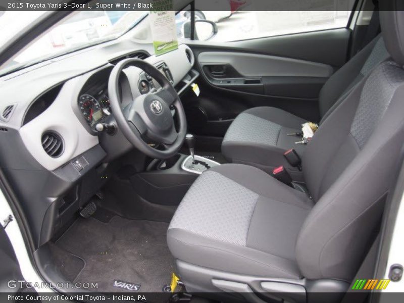 Super White / Black 2015 Toyota Yaris 3-Door L