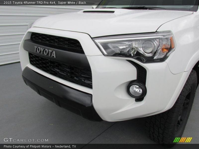 Super White / Black 2015 Toyota 4Runner TRD Pro 4x4