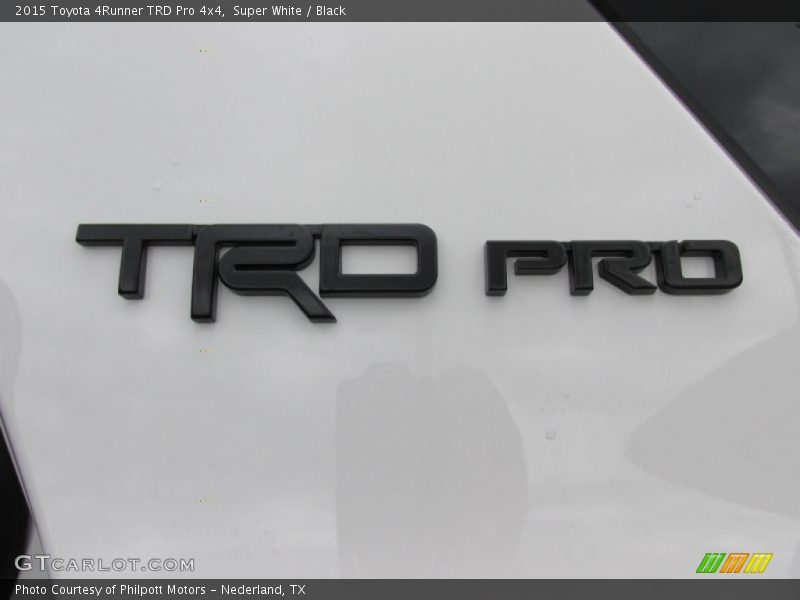 Super White / Black 2015 Toyota 4Runner TRD Pro 4x4