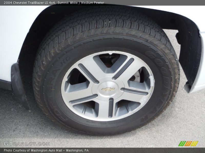 Summit White / Medium Pewter 2004 Chevrolet TrailBlazer LS 4x4