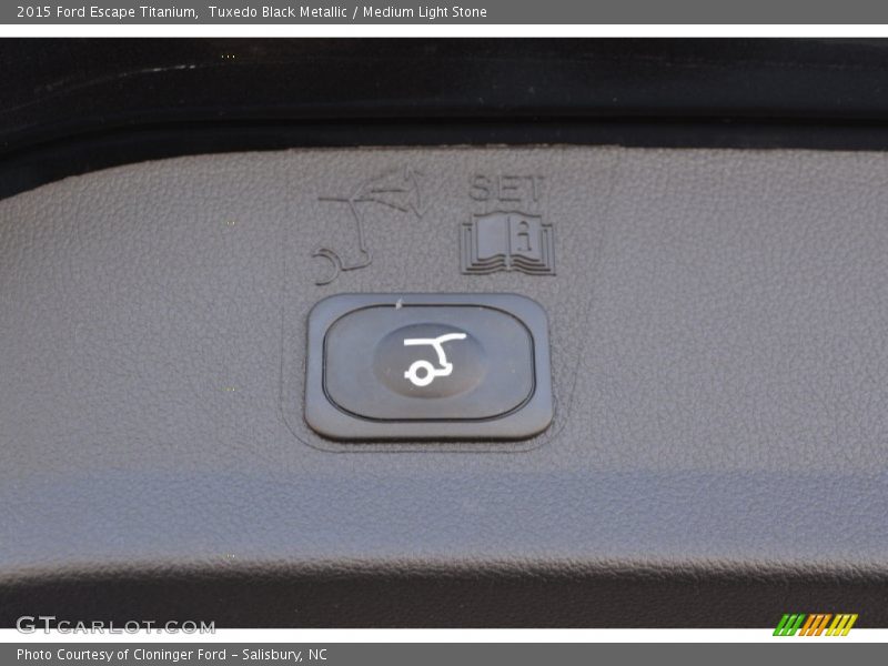 Tuxedo Black Metallic / Medium Light Stone 2015 Ford Escape Titanium