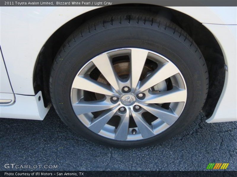 Blizzard White Pearl / Light Gray 2011 Toyota Avalon Limited