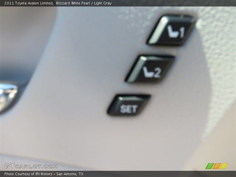 Blizzard White Pearl / Light Gray 2011 Toyota Avalon Limited