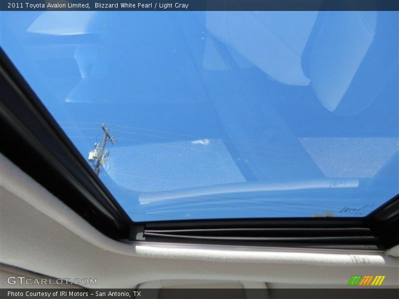 Blizzard White Pearl / Light Gray 2011 Toyota Avalon Limited