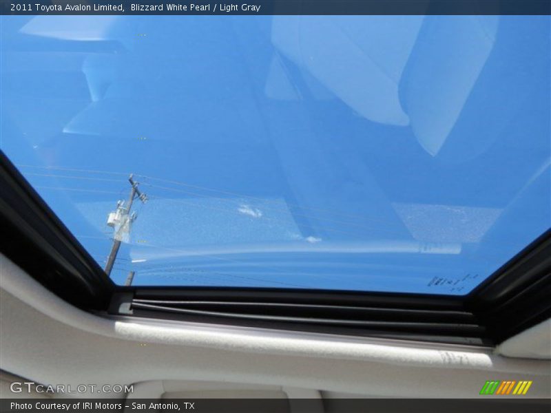 Blizzard White Pearl / Light Gray 2011 Toyota Avalon Limited