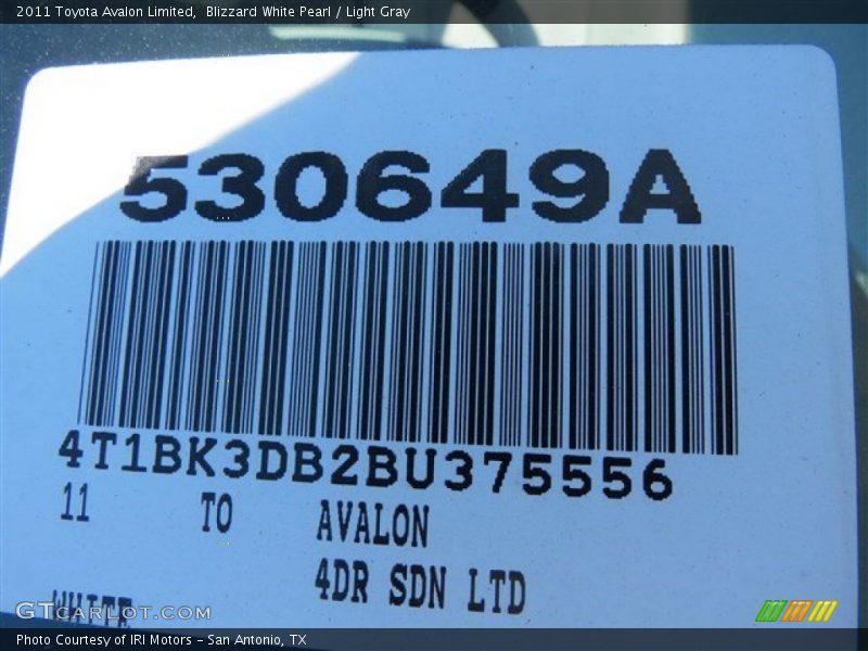 Blizzard White Pearl / Light Gray 2011 Toyota Avalon Limited