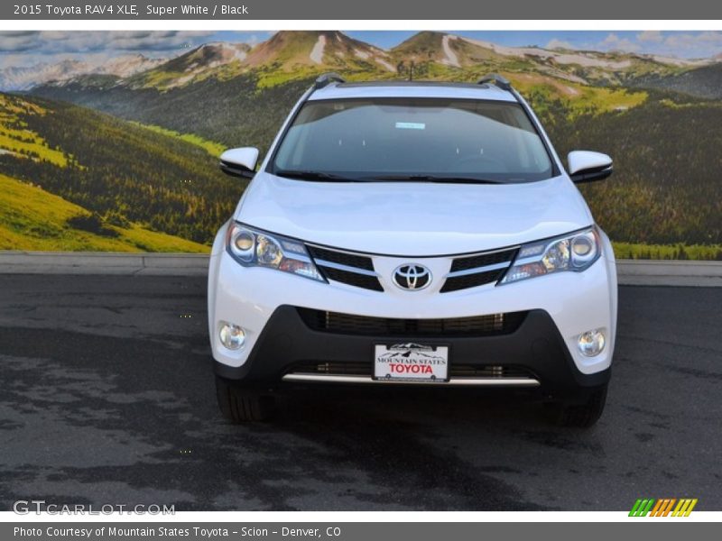 Super White / Black 2015 Toyota RAV4 XLE