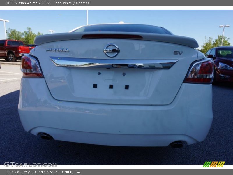 Pearl White / Charcoal 2015 Nissan Altima 2.5 SV