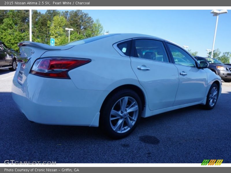 Pearl White / Charcoal 2015 Nissan Altima 2.5 SV