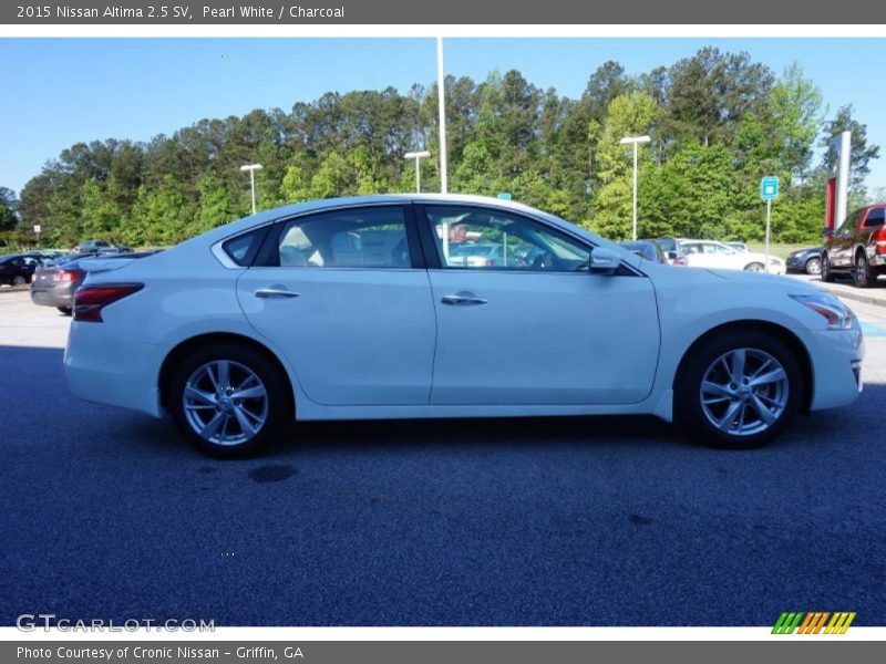 Pearl White / Charcoal 2015 Nissan Altima 2.5 SV