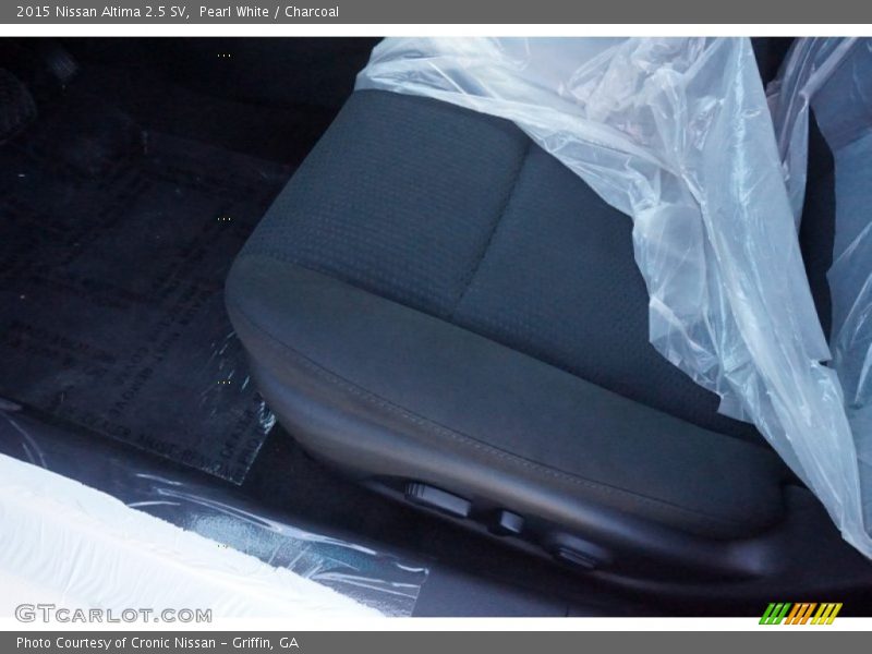 Pearl White / Charcoal 2015 Nissan Altima 2.5 SV
