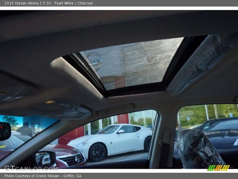 Pearl White / Charcoal 2015 Nissan Altima 2.5 SV