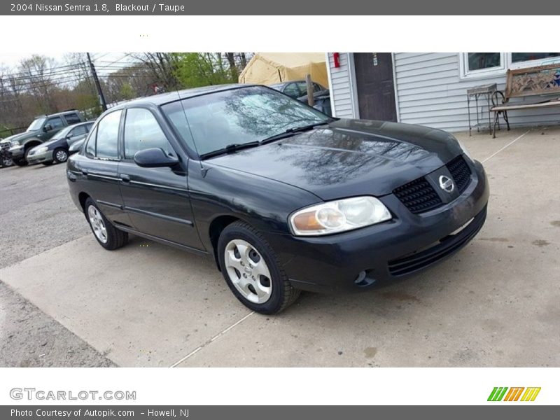 Front 3/4 View of 2004 Sentra 1.8