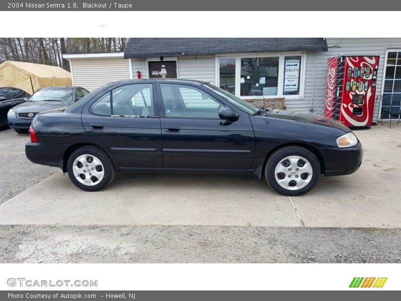 Blackout / Taupe 2004 Nissan Sentra 1.8