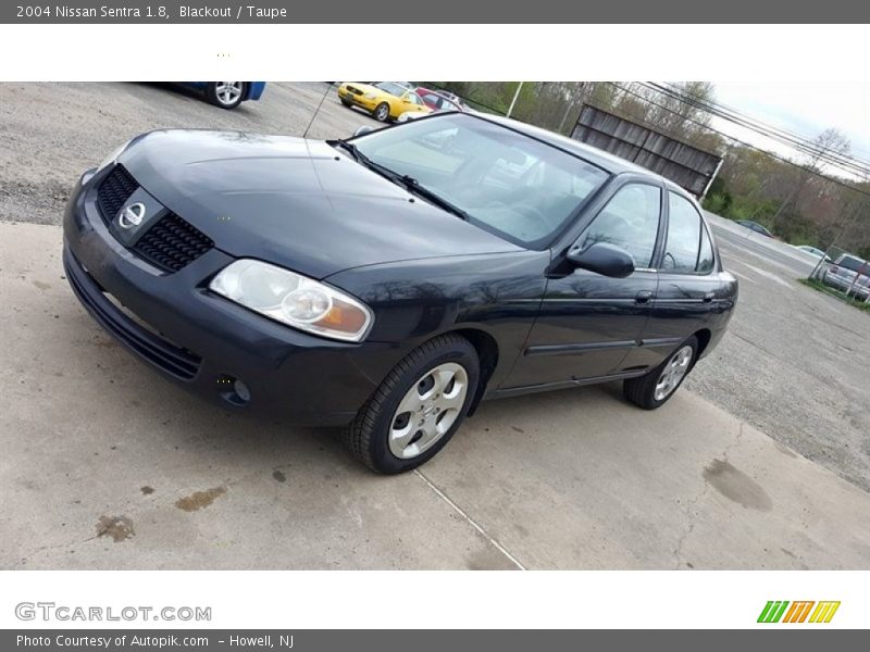 Blackout / Taupe 2004 Nissan Sentra 1.8