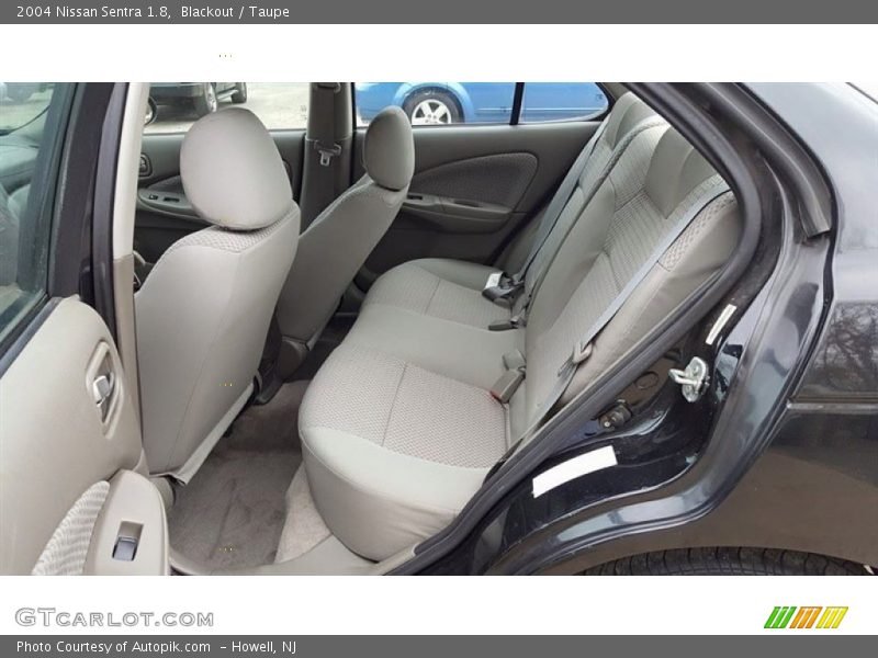 Blackout / Taupe 2004 Nissan Sentra 1.8