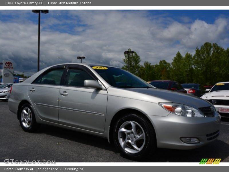 Front 3/4 View of 2004 Camry XLE