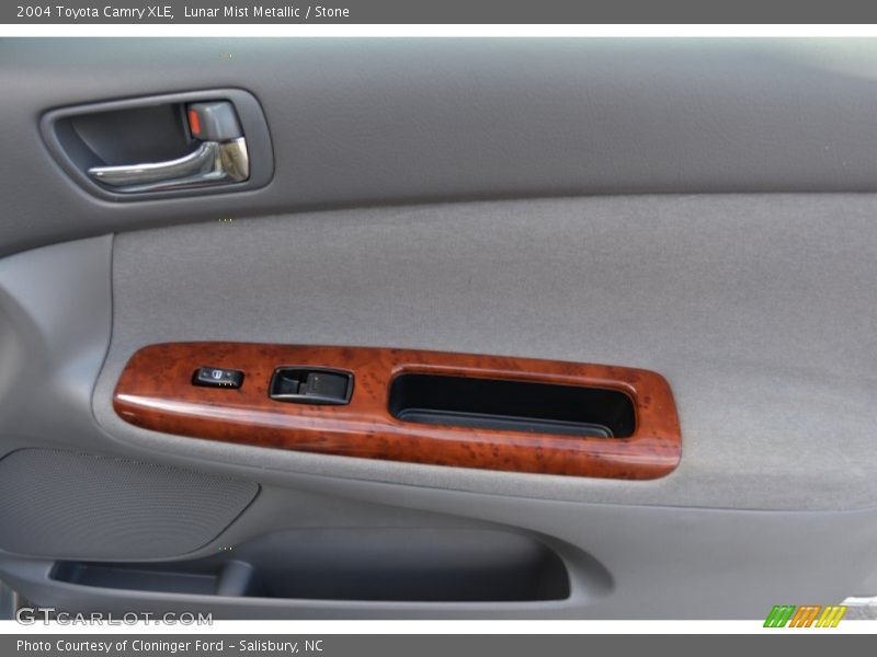 Lunar Mist Metallic / Stone 2004 Toyota Camry XLE