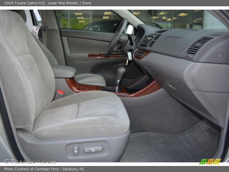 Lunar Mist Metallic / Stone 2004 Toyota Camry XLE