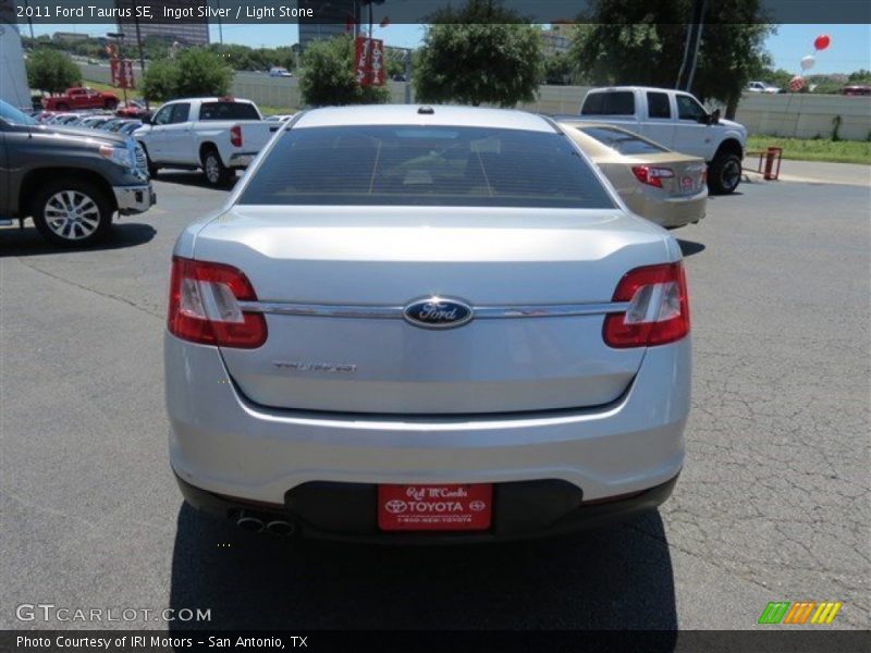 Ingot Silver / Light Stone 2011 Ford Taurus SE