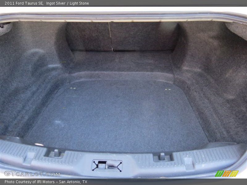 Ingot Silver / Light Stone 2011 Ford Taurus SE