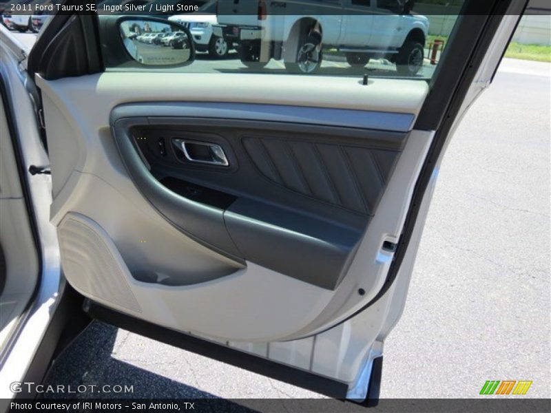 Ingot Silver / Light Stone 2011 Ford Taurus SE
