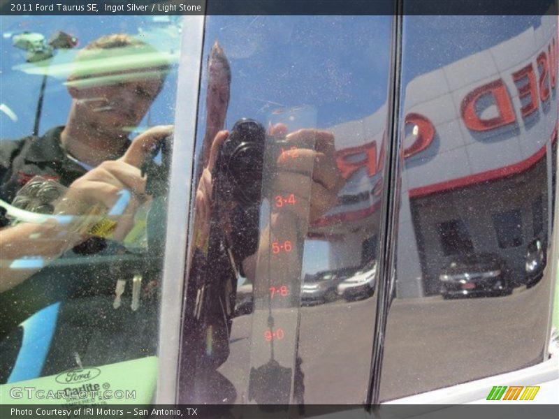Ingot Silver / Light Stone 2011 Ford Taurus SE