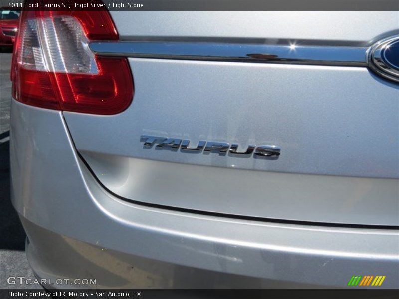 Ingot Silver / Light Stone 2011 Ford Taurus SE