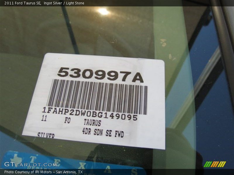 Ingot Silver / Light Stone 2011 Ford Taurus SE