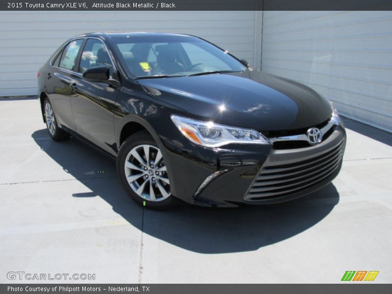 Front 3/4 View of 2015 Camry XLE V6