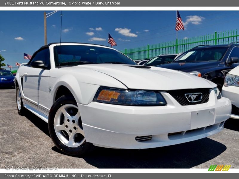 Oxford White / Dark Charcoal 2001 Ford Mustang V6 Convertible