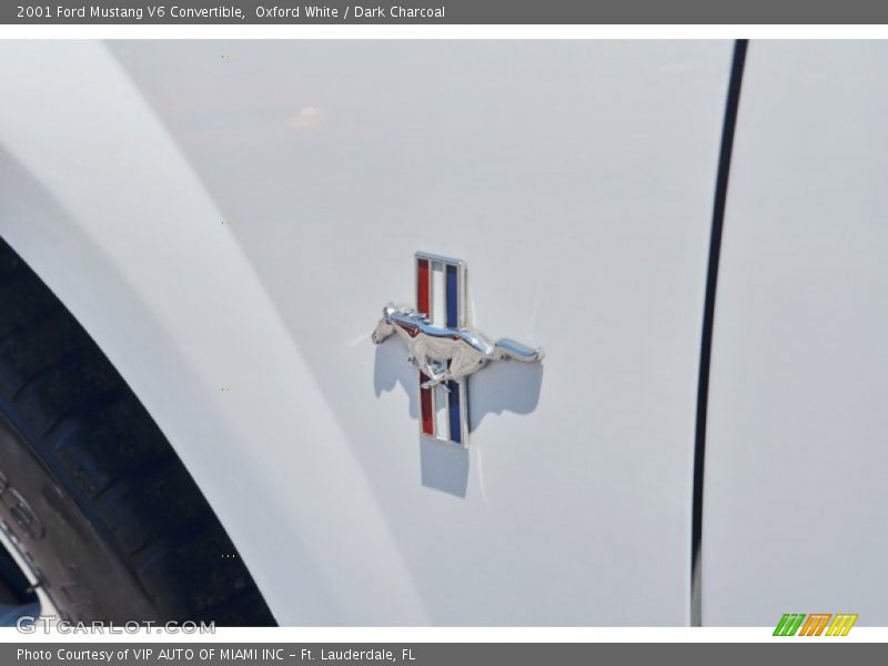 Oxford White / Dark Charcoal 2001 Ford Mustang V6 Convertible