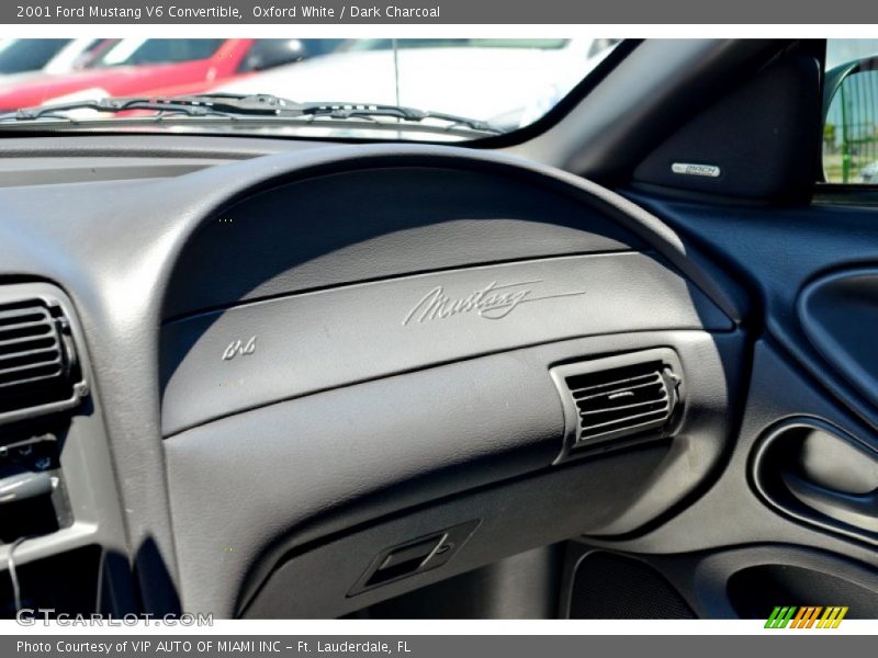 Oxford White / Dark Charcoal 2001 Ford Mustang V6 Convertible