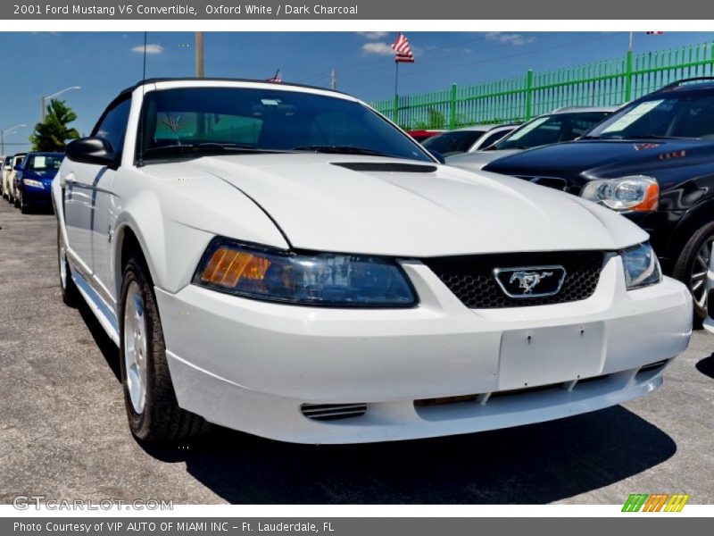 Oxford White / Dark Charcoal 2001 Ford Mustang V6 Convertible