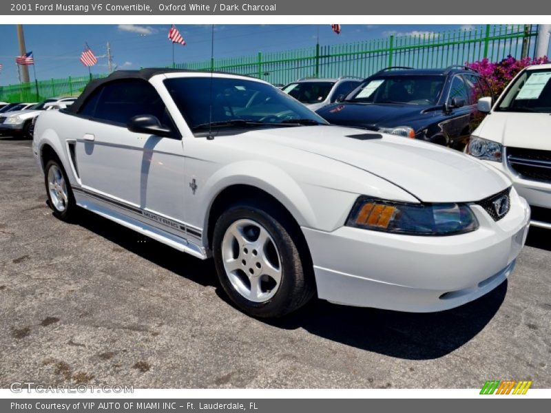 Oxford White / Dark Charcoal 2001 Ford Mustang V6 Convertible