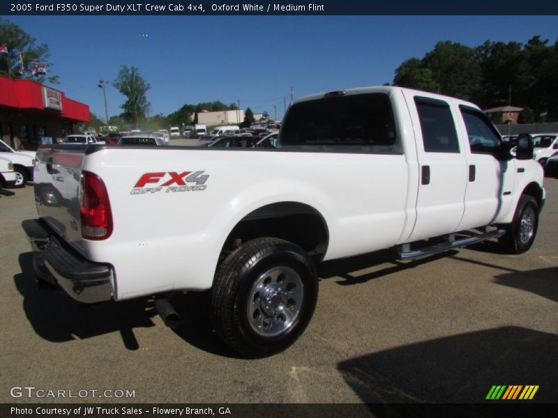 Oxford White / Medium Flint 2005 Ford F350 Super Duty XLT Crew Cab 4x4