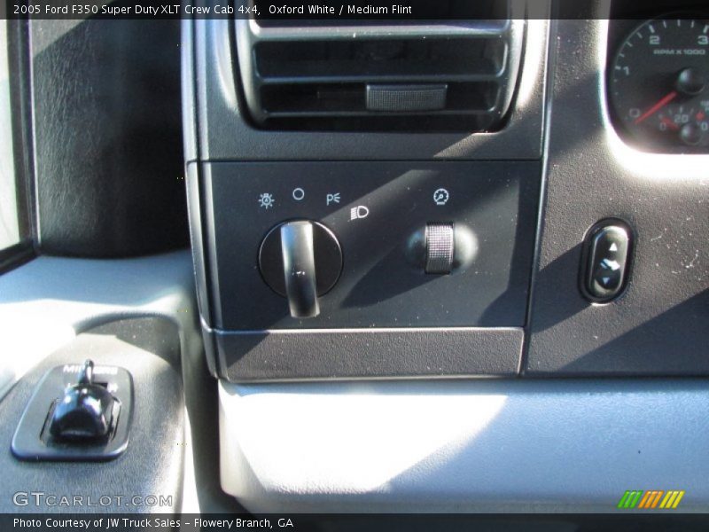 Oxford White / Medium Flint 2005 Ford F350 Super Duty XLT Crew Cab 4x4