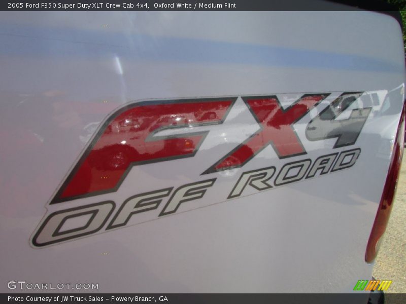 Oxford White / Medium Flint 2005 Ford F350 Super Duty XLT Crew Cab 4x4