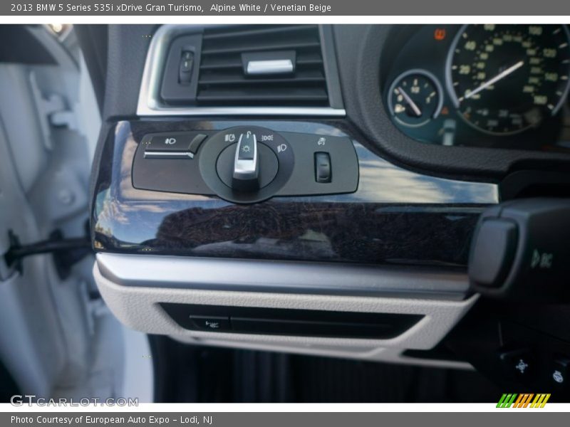Alpine White / Venetian Beige 2013 BMW 5 Series 535i xDrive Gran Turismo