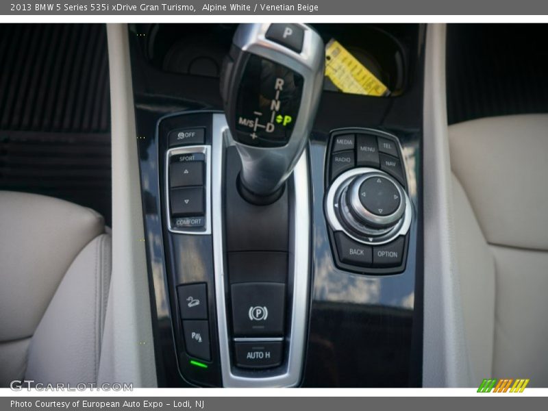 Alpine White / Venetian Beige 2013 BMW 5 Series 535i xDrive Gran Turismo