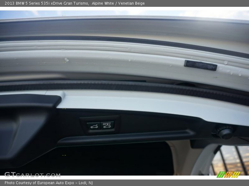 Alpine White / Venetian Beige 2013 BMW 5 Series 535i xDrive Gran Turismo