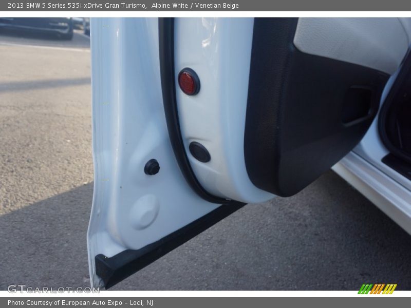 Alpine White / Venetian Beige 2013 BMW 5 Series 535i xDrive Gran Turismo