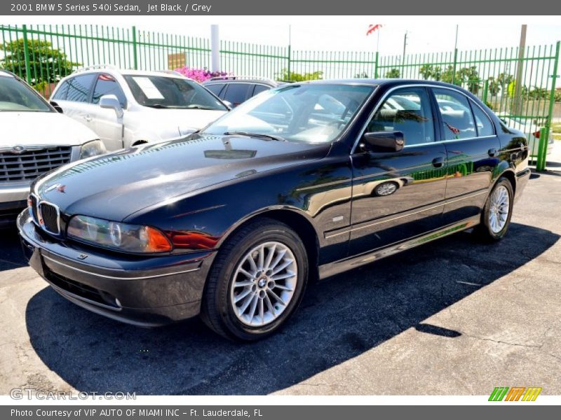 Front 3/4 View of 2001 5 Series 540i Sedan