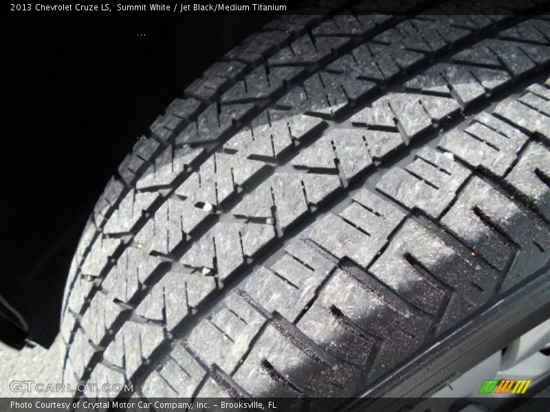 Summit White / Jet Black/Medium Titanium 2013 Chevrolet Cruze LS