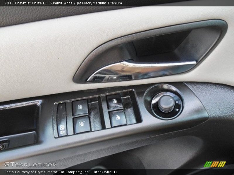 Summit White / Jet Black/Medium Titanium 2013 Chevrolet Cruze LS