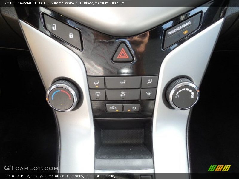 Summit White / Jet Black/Medium Titanium 2013 Chevrolet Cruze LS