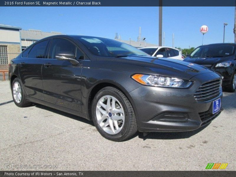 Magnetic Metallic / Charcoal Black 2016 Ford Fusion SE