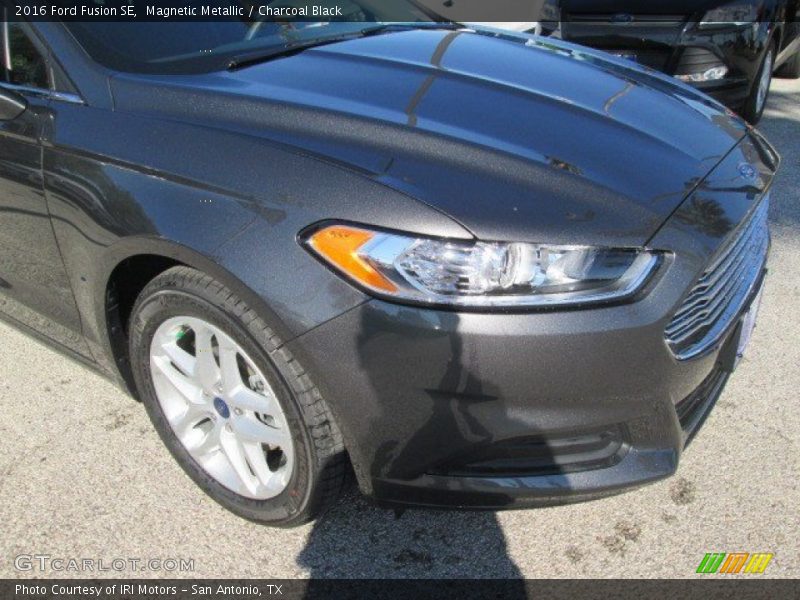 Magnetic Metallic / Charcoal Black 2016 Ford Fusion SE