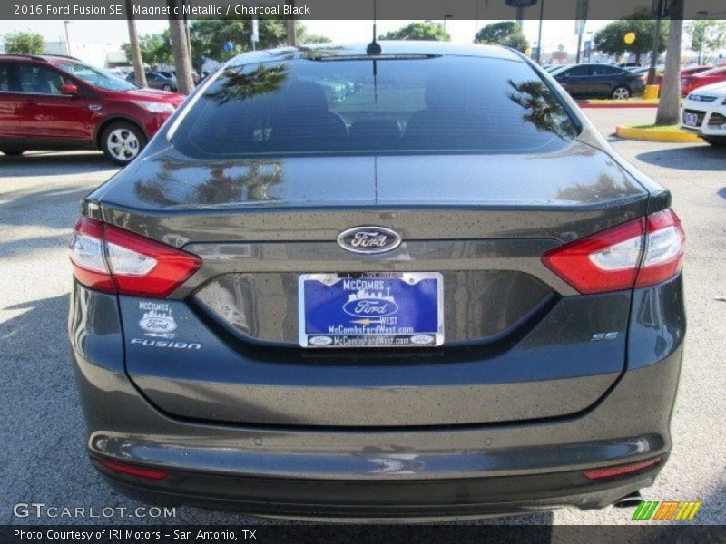 Magnetic Metallic / Charcoal Black 2016 Ford Fusion SE